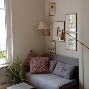Appartement Authentic House Small, Bright And Calm, Paris